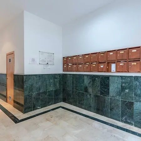 Penthouse With Private Jacuzzi & Rooftop - Center By Rems