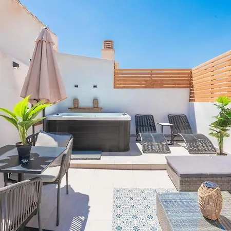 Penthouse With Private Jacuzzi & Rooftop - Center By Rems Apartment *