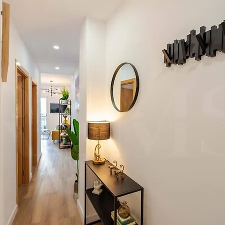 Penthouse With Private Jacuzzi & Rooftop - Center By Rems