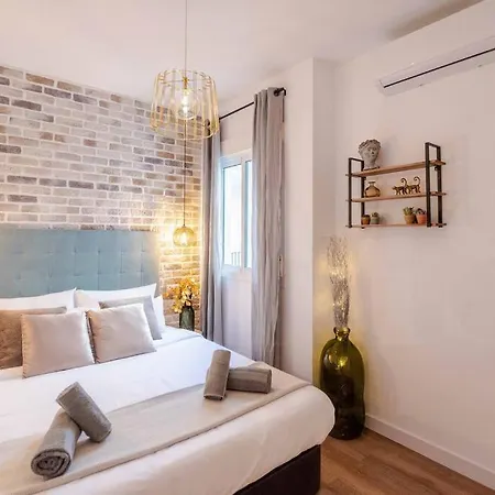 Apartment Penthouse With Private Jacuzzi & Rooftop - Center By Rems