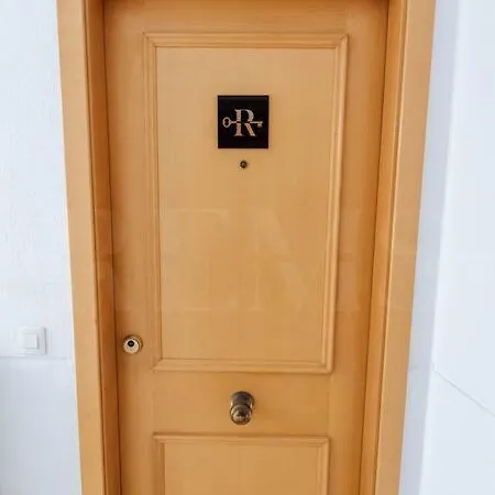 Penthouse With Private Jacuzzi & Rooftop - Center By Rems Apartment